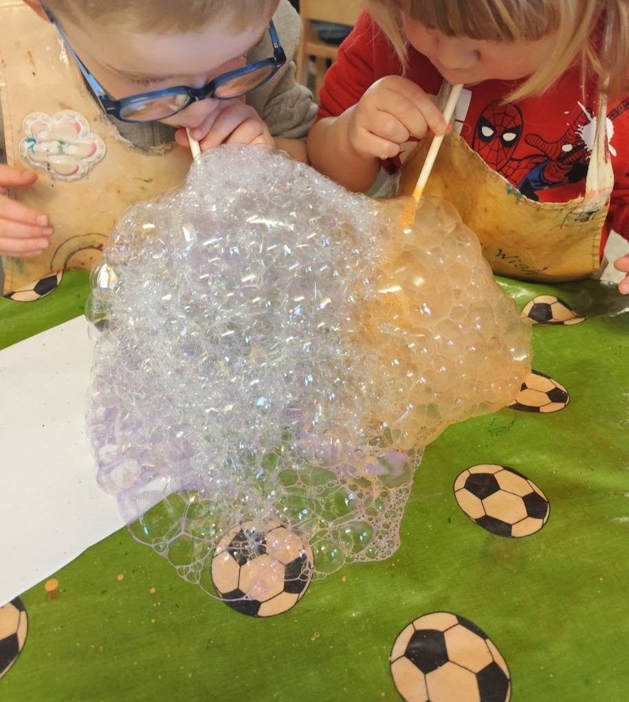 Curious hands & bubble magic